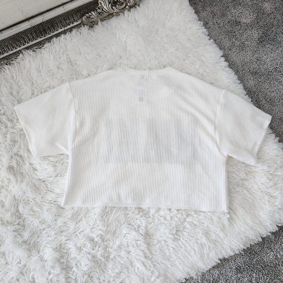 MIROH Textured Ribbed Crop Top. Size Large. New. - Picture 3 of 7